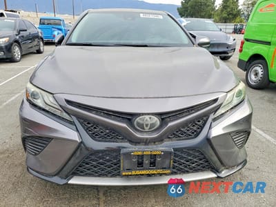 Piąte zdjęcie samochodu w środku: 2019 TOYOTA CAMRY XSE VIN:4T1B61HK9KU832270 - miniatura