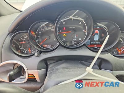 Zdjęcie 9 z 12 samochodu: 2013 PORSCHE CAYENNE VIN:WP1AF2A22DLA40064 - miniatura