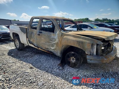 Czwarte zdjęcie samochodu z boku: 2011 CHEVROLET SILVERADO K1500 LT VIN:1GCRKSE38BZ391297 - miniatura