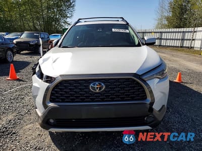 Piąte zdjęcie samochodu w środku: 2022 TOYOTA COROLLA CROSS XLE VIN:7MUDAABG9NV034270 - miniatura