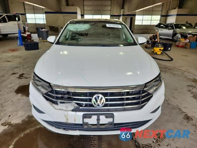 Piąte zdjęcie samochodu w środku: 2019 VOLKSWAGEN JETTA S VIN:3VWC57BU1KM194672 - miniatura