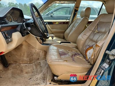 Zdjęcie 7 z 12 samochodu: 1995 MERCEDES-BENZ E 320 BASE VIN:WDBEA32E2SC167876 - miniatura