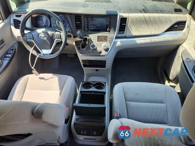 Zdjęcie 8 z 14 samochodu: 2019 TOYOTA SIENNA LE VIN:5TDKZ3DC0KS986151 - miniatura