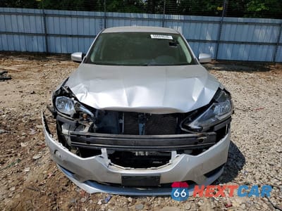 Piąte zdjęcie samochodu w środku: 2018 NISSAN SENTRA S VIN:3N1AB7AP2JY202965 - miniatura