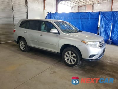 Czwarte zdjęcie samochodu z boku: 2013 TOYOTA HIGHLANDER BASE VIN:5TDBK3EH9DS197045 - miniatura