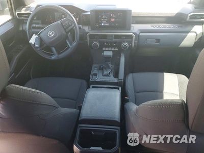 Zdjęcie 8 z 12 samochodu: 2025 TOYOTA TACOMA SR VIN:3TYKD5HN6ST037388 - miniatura