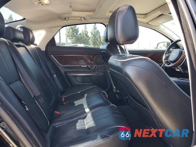 Zdjęcie 10 z 13 samochodu: 2019 JAGUAR XJ R - SPORT VIN:SAJWA1C73K8W19543 - miniatura