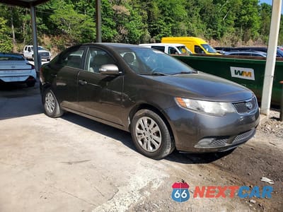 Czwarte zdjęcie samochodu z boku: 2010 KIA FORTE EX VIN:KNAFU4A28A5817532 - miniatura
