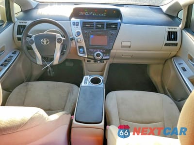 Zdjęcie 8 z 12 samochodu: 2012 TOYOTA PRIUS V THREE VIN:JTDZN3EU0C3071921 - miniatura