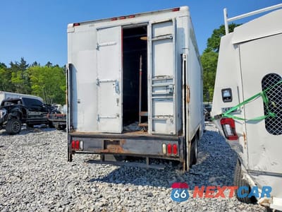 Trzecie zdjęcie samochodu z tyłu: 2006 INTERNATIONAL 4200 BOX TRUCK VIN:1HTMLAFMX6H256443 - miniatura