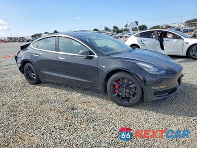 Czwarte zdjęcie samochodu z boku: 2019 TESLA MODEL 3 VIN:5YJ3E1EB6KF434412 - miniatura