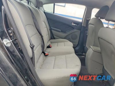 Zdjęcie 10 z 13 samochodu: 2015 KIA FORTE LX VIN:KNAFK4A6XF5389320 - miniatura