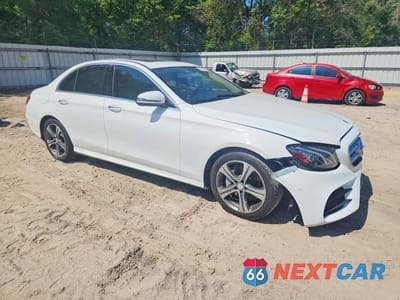 Czwarte zdjęcie samochodu z boku: 2017 MERCEDES-BENZ E 300 VIN:WDDZF4JB8HA081385 - miniatura