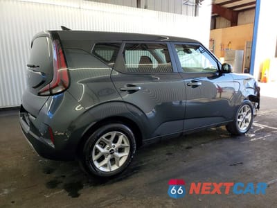 Trzecie zdjęcie samochodu z tyłu: 2025 KIA SOUL LX VIN:KNDJ23AU2S7263098 - miniatura