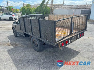 Trzecie zdjęcie samochodu z tyłu: 1990 TOYOTA PICKUP 1 TON LONG BED DLX VIN:JT4VN82N0L5002813 - miniatura