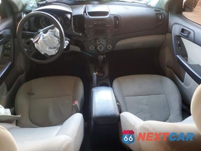 Zdjęcie 8 z 12 samochodu: 2010 KIA FORTE EX VIN:KNAFU4A25A5826639 - miniatura