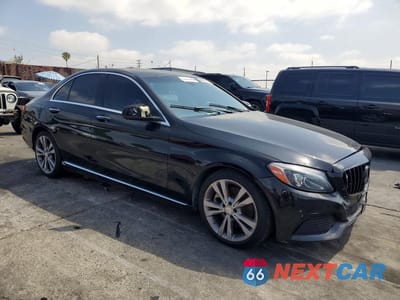 Czwarte zdjęcie samochodu z boku: 2015 MERCEDES-BENZ C 300 VIN:55SWF4JB1FU057008 - miniatura