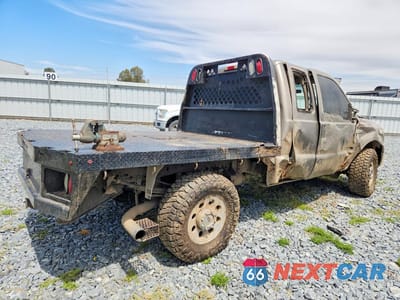 Trzecie zdjęcie samochodu z tyłu: 2005 FORD F250 SUPER DUTY VIN:1FTSX21P85EB21865 - miniatura
