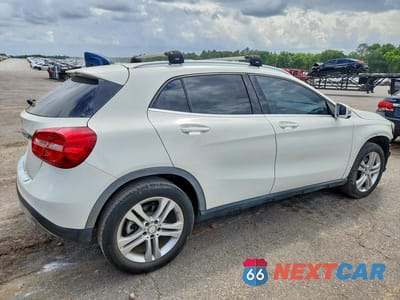 Trzecie zdjęcie samochodu z tyłu: 2016 MERCEDES-BENZ GLA 250 VIN:WDCTG4EB5GJ206360 - miniatura