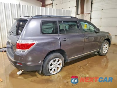 Trzecie zdjęcie samochodu z tyłu: 2012 TOYOTA HIGHLANDER SE VIN:5TDBK3EH9CS139130 - miniatura