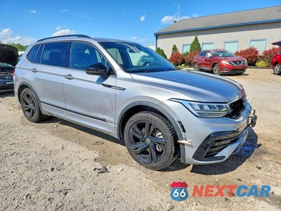 Czwarte zdjęcie samochodu z boku: 2023 VOLKSWAGEN TIGUAN SE R-LINE BLACK VIN:3VVCB7AXXPM016565 - miniatura