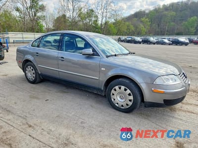 Czwarte zdjęcie samochodu z boku: 2003 VOLKSWAGEN PASSAT GL VIN:WVWMD63B93P034228 - miniatura