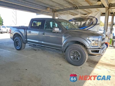 Czwarte zdjęcie samochodu z boku: 2018 FORD F150 RAPTOR VIN:1FTFW1RG1JFE49281 - miniatura