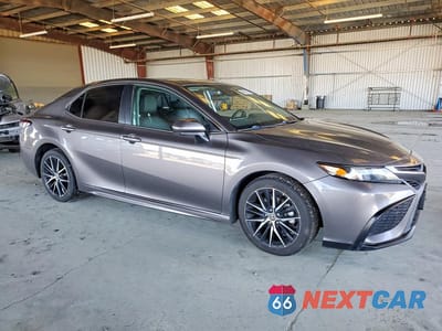 Czwarte zdjęcie samochodu z boku: 2021 TOYOTA CAMRY SE VIN:4T1G31AK4MU563915 - miniatura