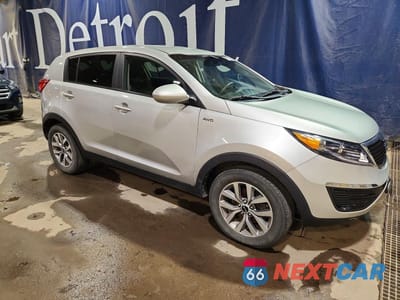 Czwarte zdjęcie samochodu z boku: 2016 KIA SPORTAGE LX VIN:KNDPBCACXG7850609 - miniatura