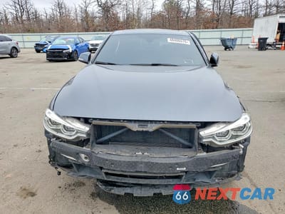 Piąte zdjęcie samochodu w środku: 2018 BMW 330 XI VIN:WBA8D9C58JEB35444 - miniatura