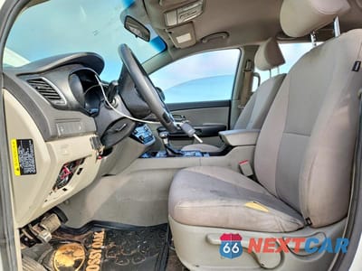 Zdjęcie 7 z 12 samochodu: 2017 KIA SEDONA L VIN:KNDMA5C14H6285617 - miniatura