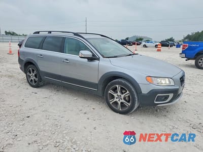 Czwarte zdjęcie samochodu z boku: 2013 VOLVO XC70 T6 VIN:YV4902BZ7D1161702 - miniatura