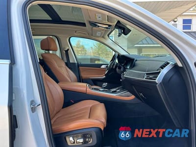 Piąte zdjęcie samochodu w środku: 2019 BMW X7 XDRIVE40I VIN:5UXCW2C59KL080798 - miniatura