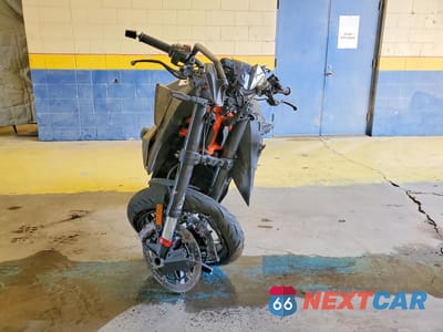 Drugie zdjęcie samochodu z przodu: 2020 KTM 1290 SUPER DUKE R VIN:VBKV39403LM925654 - miniatura