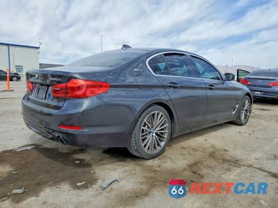 Trzecie zdjęcie samochodu z tyłu: 2019 BMW 530E VIN:WBAJA9C59KB392932 - miniatura