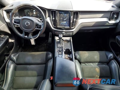Zdjęcie 8 z 12 samochodu: 2018 VOLVO XC60 T5 R-DESIGN VIN:YV4102RM7J1048920 - miniatura