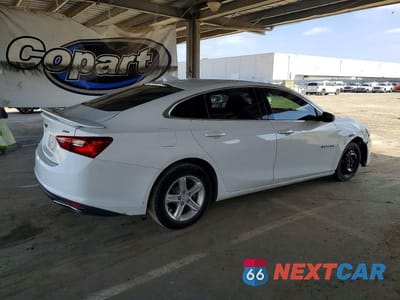 Trzecie zdjęcie samochodu z tyłu: 2020 CHEVROLET MALIBU RS VIN:1G1ZG5STXLF048204 - miniatura