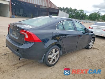 Trzecie zdjęcie samochodu z tyłu: 2013 VOLVO S60 T5 VIN:YV1612FS0D2222635 - miniatura