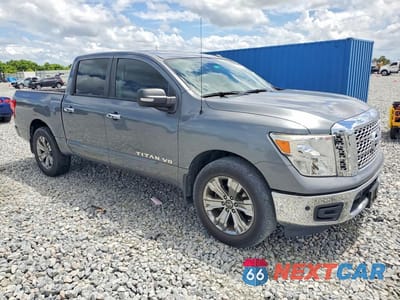 Czwarte zdjęcie samochodu z boku: 2018 NISSAN TITAN SV VIN:1N6AA1E60JN510693 - miniatura