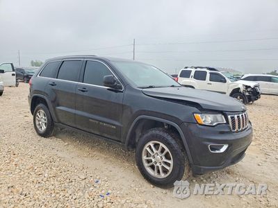 Czwarte zdjęcie samochodu z boku: 2018 JEEP GRAND CHEROKEE LAREDO VIN:1C4RJEAG4JC480928 - miniatura