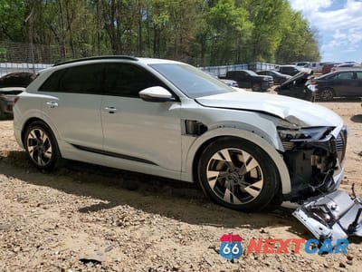 Czwarte zdjęcie samochodu z boku: 2021 AUDI E-TRON PREMIUM VIN:WA1AAAGE8MB008747 - miniatura