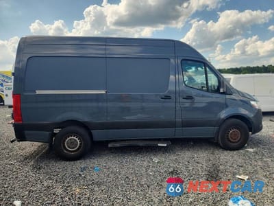 Trzecie zdjęcie samochodu z tyłu: 2019 MERCEDES BENZ SPRINTER 2500 DELIVERY VAN VIN:WD4PF0CD7KP031807 - miniatura
