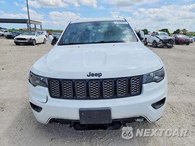 Piąte zdjęcie samochodu w środku: 2018 JEEP GRAND CHEROKEE LAREDO VIN:1C4RJFAG7JC136001 - miniatura