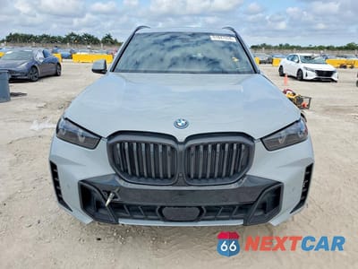 Piąte zdjęcie samochodu w środku: 2025 BMW X5 XDRIVE50E VIN:5UX43EU04S9X54774 - miniatura
