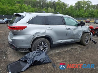 Trzecie zdjęcie samochodu z tyłu: 2019 TOYOTA HIGHLANDER XLE VIN:5TDJZRFH5KS568238 - miniatura