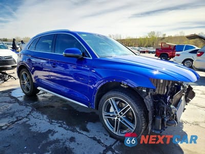 Czwarte zdjęcie samochodu z boku: 2022 AUDI Q5 E PREMIUM PLUS 55 VIN:WA1E2AFY0N2077542 - miniatura