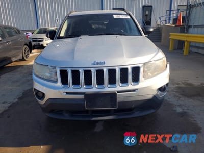 Piąte zdjęcie samochodu w środku: 2011 JEEP COMPASS SPORT VIN:1J4NF1FB6BD248410 - miniatura