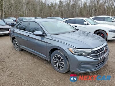 Czwarte zdjęcie samochodu z boku: 2022 VOLKSWAGEN JETTA S VIN:3VWCM7BU5NM031806 - miniatura