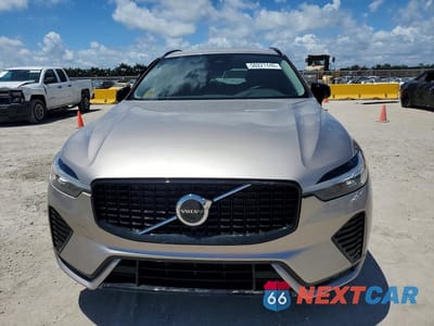 Piąte zdjęcie samochodu w środku: 2024 VOLVO XC60 PLUS VIN:YV4L12RL0R1933551 - miniatura
