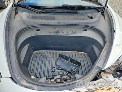 Zdjęcie 11 z 12 samochodu: 2023 TESLA MODEL 3 VIN:5YJ3E1EAXPF473325 - miniatura